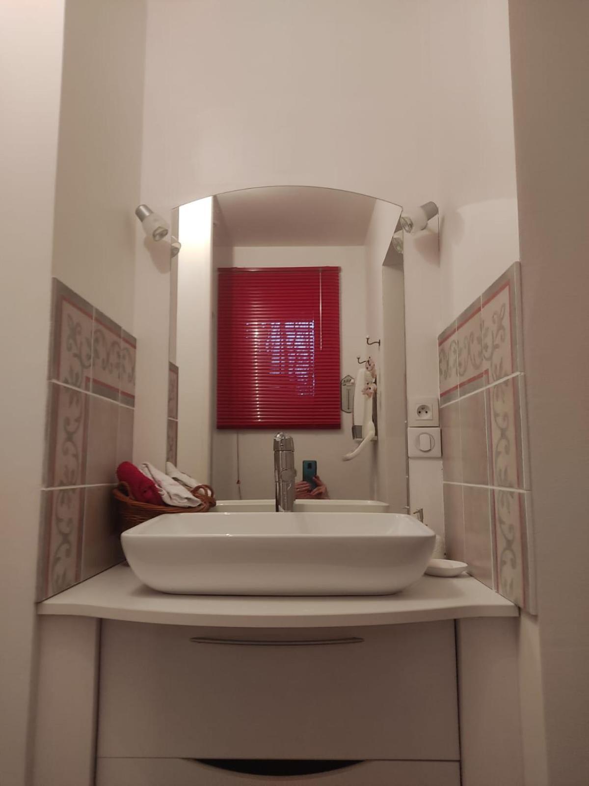 La Frenaie Bed & Breakfast Saint-Cyr-sur-le-Rhone Dış mekan fotoğraf